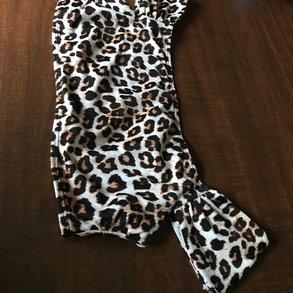 🐾 Off Shoulder Leopard Bikini Top - Picture 2 of 3